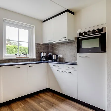 Holiday home Comfortabel In Het Bos Op De Veluwe Lunteren